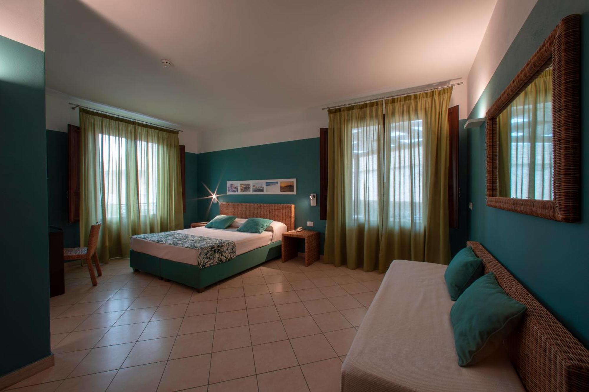 Insula Hotel 3*